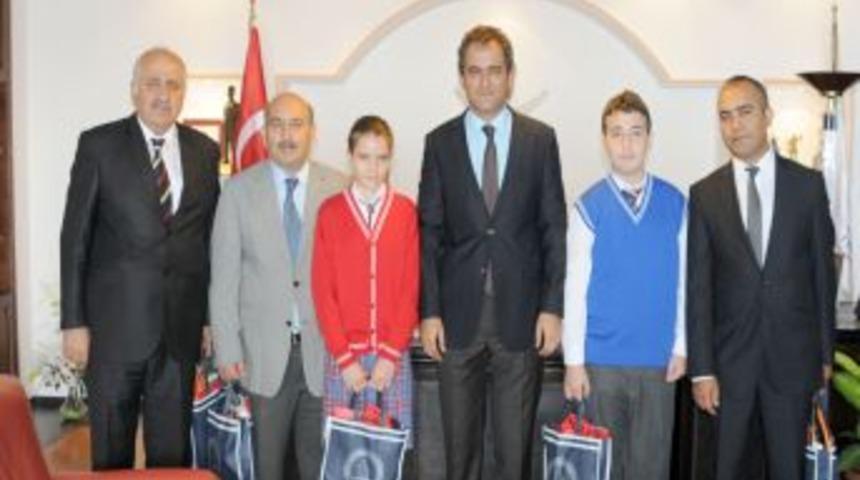 Mithatpaşa İlk&ouml;ğretim Okulu'ndan ZK&Uuml; Rekt&ouml;r&uuml; &Ouml;zer'e ziyaret