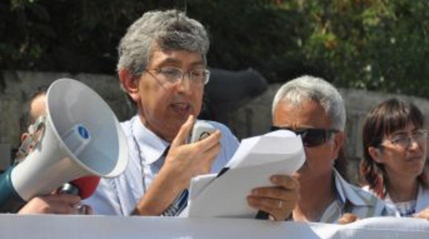 "Akdeniz &Uuml;niversitesi &ouml;ğretim &uuml;yeleri baş&ouml;rt&uuml;l&uuml; &ouml;ğrencilere hakaret etti"