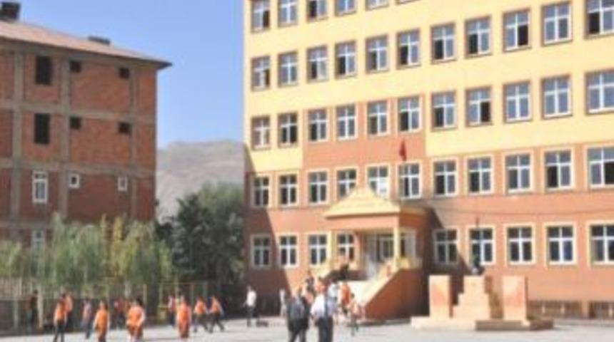 Hakkari'de &ouml;ğrenciler ders başı yaptı