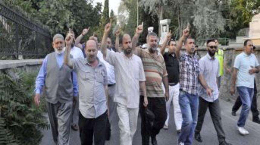 Öldürülen Çeçenlerden ikisi toprağa verildi