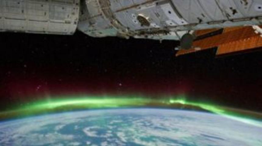 Eşsiz g&uuml;zellikteki kutup ışıkları uzaydan g&ouml;r&uuml;nt&uuml;lendi