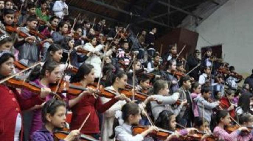 Roman mahallesine Maria Anne Bilgi Evi