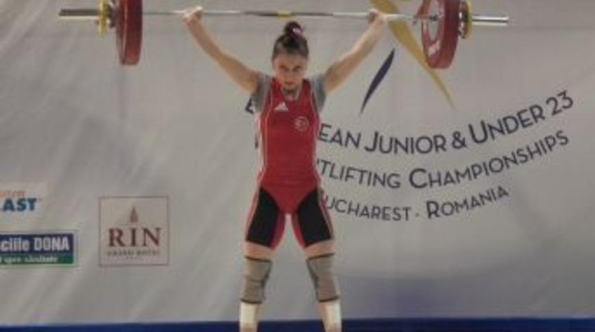 Gen&ccedil; halterciler Avrupa&rsquo;da madalyaları topladı