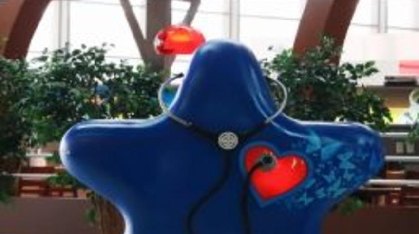 Eğitime destek yıldızları Sahiba G&ouml;k&ccedil;en&rsquo;de