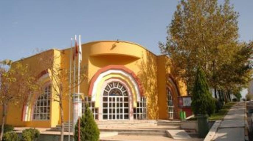 Adile Naşit Tiyatrosu 2 Ekim'de perde açıyor