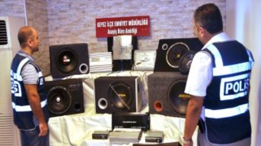 Otomobillerden m&uuml;zik seti hırsızlığı yapan biri &ccedil;ocuk 3 kişi yakalandı