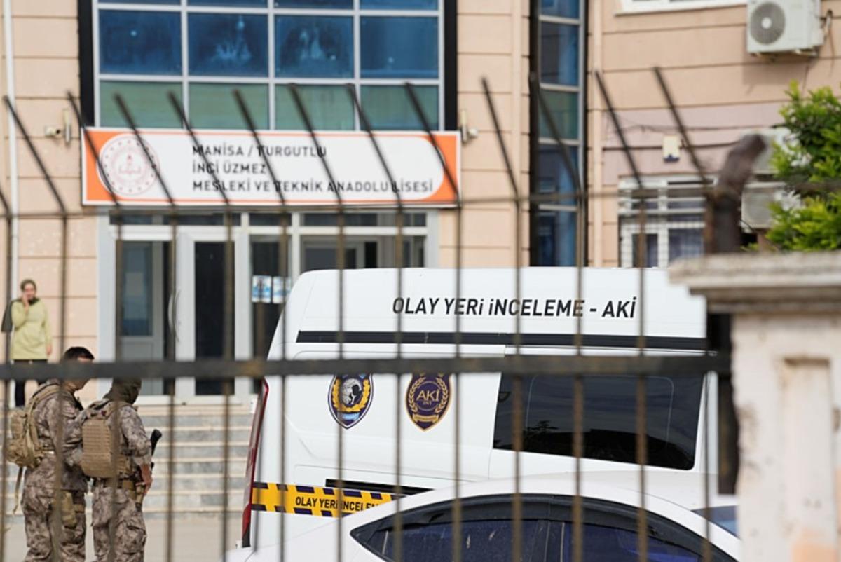 Manisa daki okul saldırısı... Annesinden 600 TL alıp fişek almış: Radikal i&ccedil;erikler ve Nazi sembolleri! 4