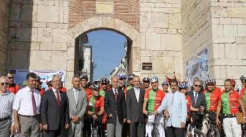 Kuruluş ve Kurtuluş&rsquo;un topraklarını pedal ile birleştirdiler