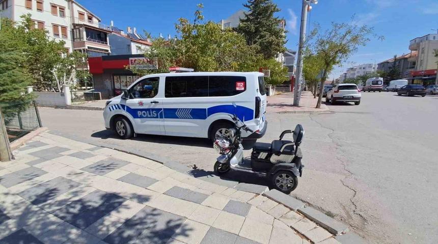 Karaman&rsquo;da 3 tekerlekli elektrikli bisiklet devrildi: 1 yaralı