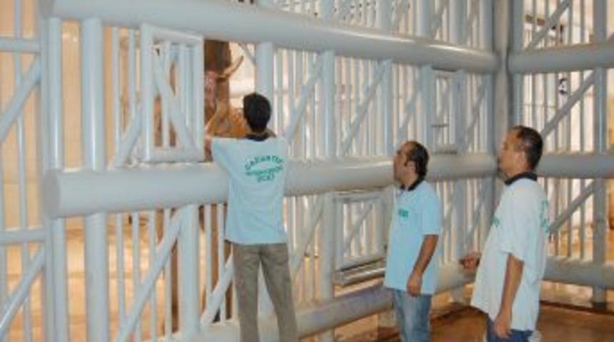 Filler, ziyaret&ccedil;i karşısına manik&uuml;r ve pedik&uuml;rs&uuml;z &ccedil;ıkmıyor