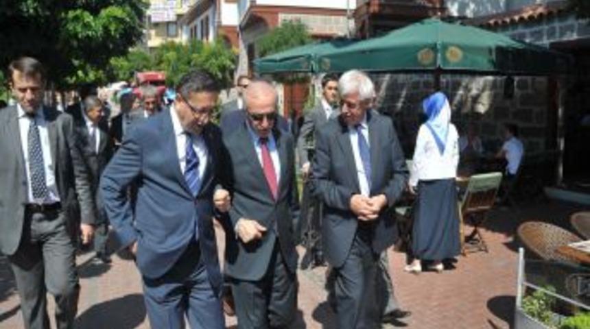 TRT Genel M&uuml;d&uuml;r&uuml; Şahin Hamam&ouml;n&uuml;&rsquo;n&uuml; gezdi