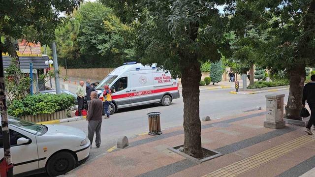 Komşularının ulaşamadığı yaşlı kadın koltuğun &uuml;zerinde uyurken bulundu 2
