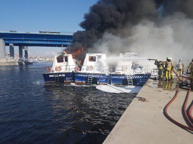 Haliç'te deniz taksiler yanıyor (1)