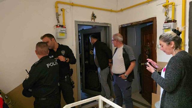 Komşularının ulaşamadığı yaşlı kadın koltuğun &uuml;zerinde uyurken bulundu 1
