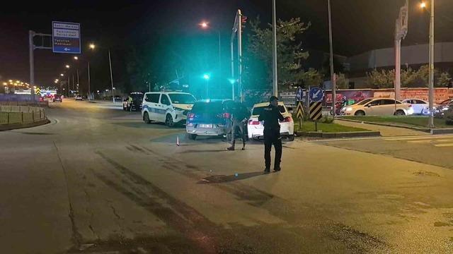 Erzurum&rsquo;da kavşakta otomobiller &ccedil;arpıştı: 2 yaralı 2