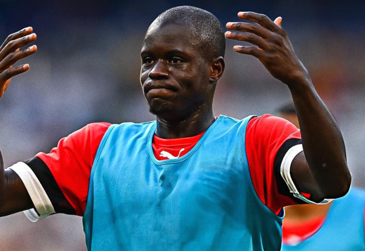 Transferin perde arkasında büyük skandal! Fenerbahçe nin kapısından dönen Malang Sarr a 5 yıldızlı otelde saldırı 2