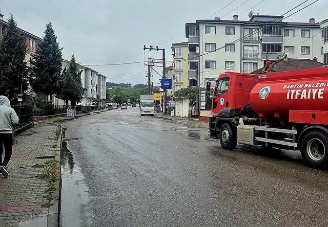 Fırtınada kopan elektrik telleri ekipleri seferber etti 1