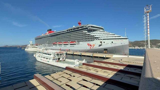 Bodrum&rsquo;a dev kruvaziyer ile 2 bin 637 turist geldi 2