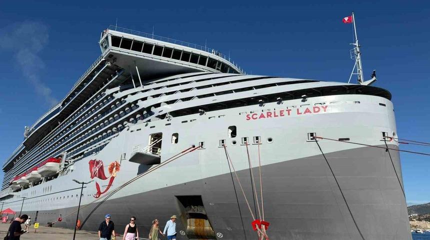 Bodrum&rsquo;a dev kruvaziyer ile 2 bin 637 turist geldi