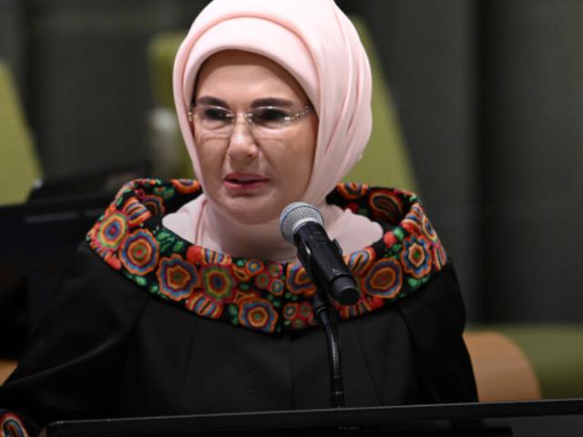 Emine Erdoğan, "UEA Y&uuml;ksek D&uuml;zeyli Enerji D&ouml;n&uuml;ş&uuml;m&uuml; Diyaloğu Toplantısı"nda konuştu
