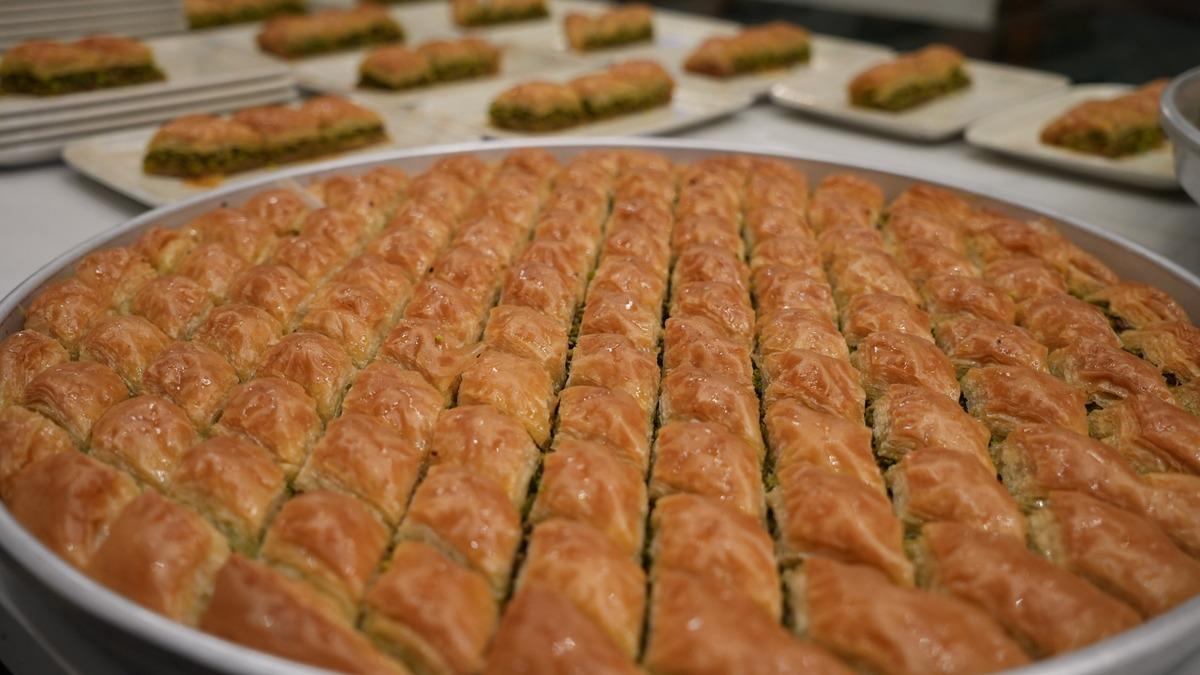 Gaziantep baklavasını İngilizce anlattı, milyonlar izledi! Usta ilk kez konuştu 3