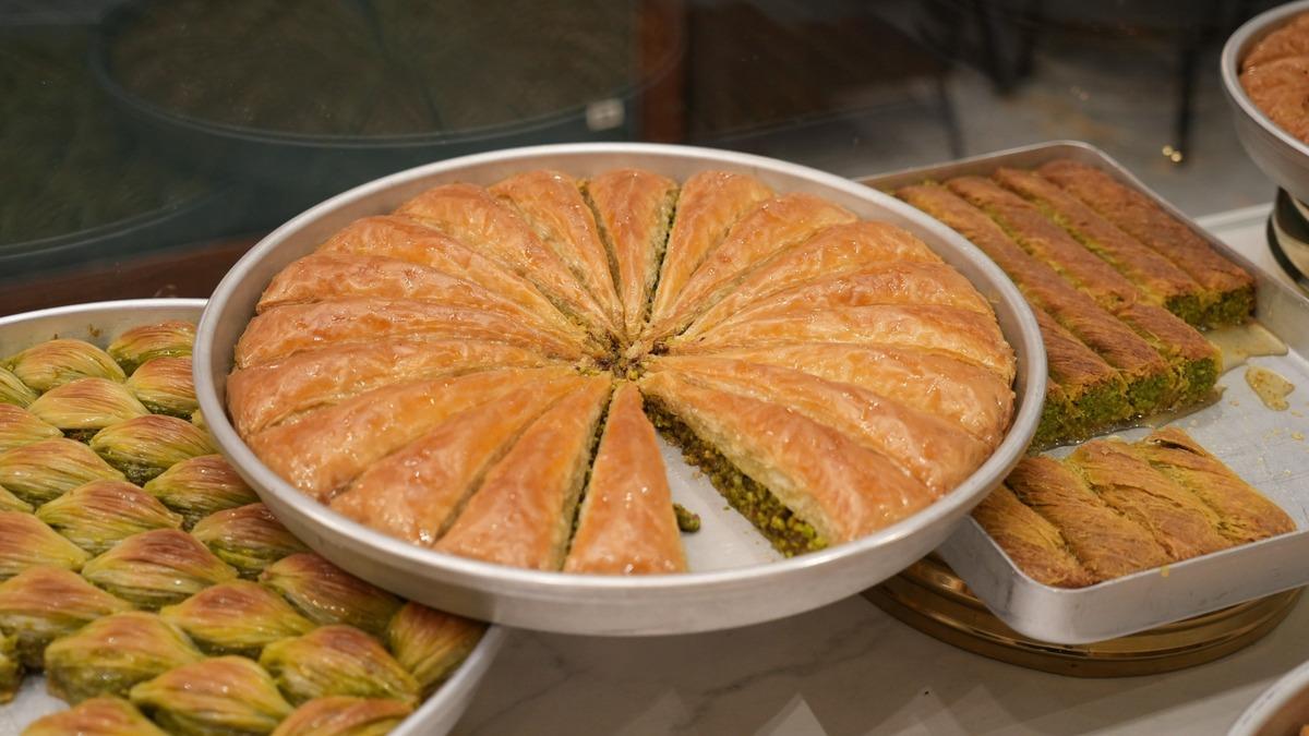 Gaziantep baklavasını İngilizce anlattı, milyonlar izledi! Usta ilk kez konuştu 1