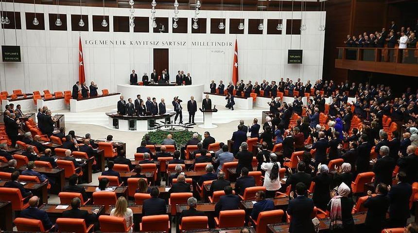 AK Partili B&uuml;lent Turan'dan TBMM'deki yemin t&ouml;reninde Cumhurbaşkanı Erdoğan'ı protesto eden CHP'li vekillere sert tepki!