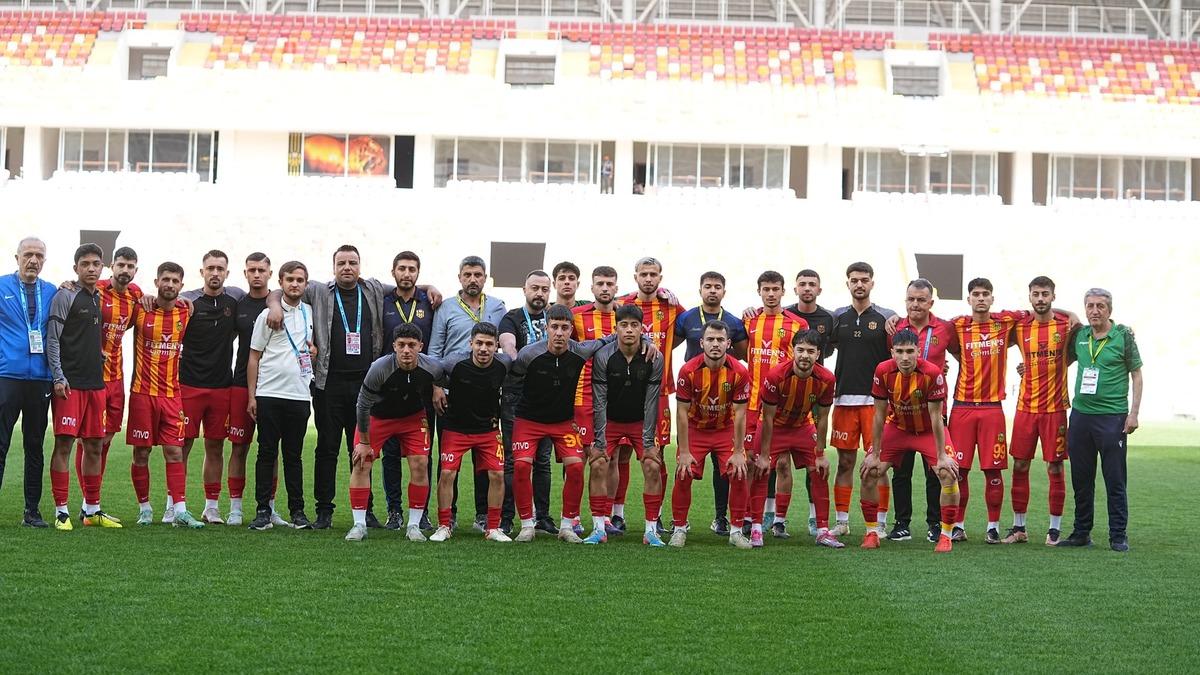 UEFA Avrupa Ligi nde Türkiye yi temsil etmişti! Şimdi amatör lige düşürüldü 1