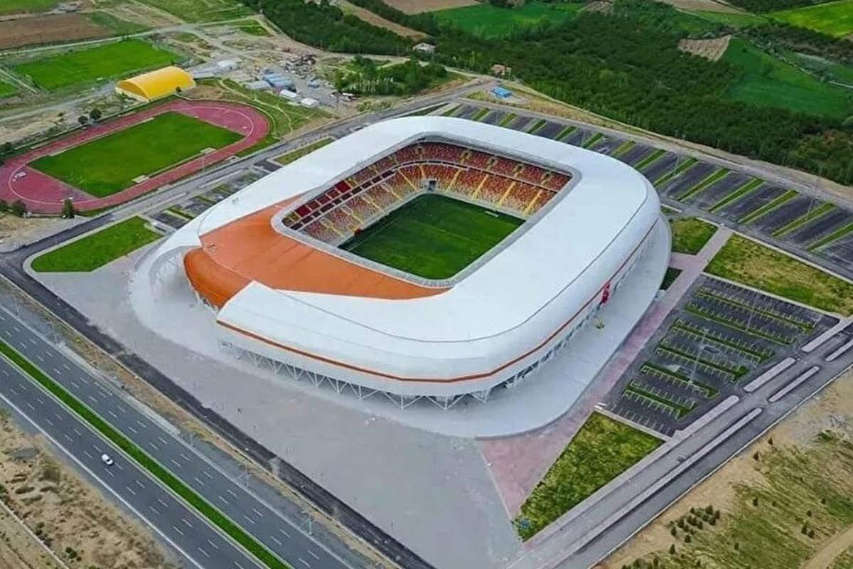 UEFA Avrupa Ligi nde Türkiye yi temsil etmişti! Şimdi amatör lige düşürüldü 4
