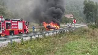 Zonguldak'ta takla atan otomobil alevlere teslim oldu: 1 yaralı