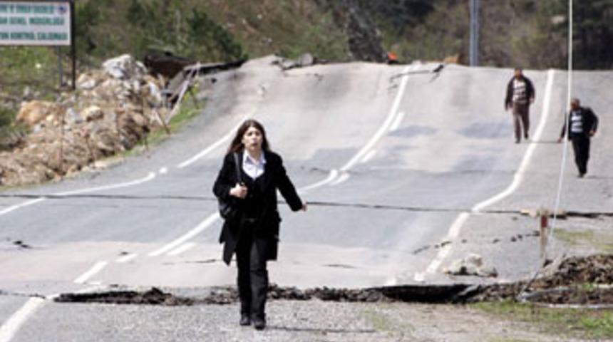 Karab&uuml;k-Zonguldak yolunda &ccedil;&ouml;kme