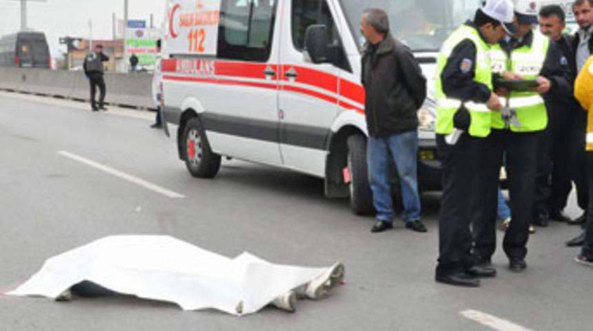 Yolun karşısına geçerken TIR'ın altında kaldı