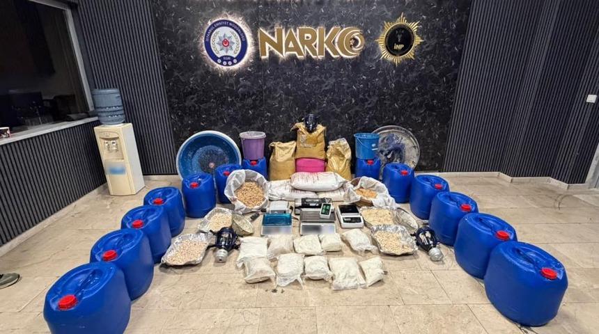 İstanbul'da uyuşturucu operasyonu: 8 g&ouml;zaltı