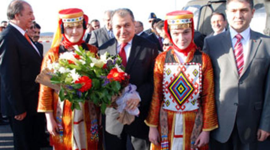 İçişleri Bakanı Güneş Kars'ta