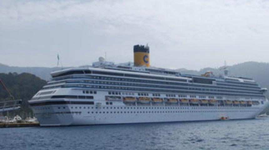 Dev gemi 10 bin turist getirdi