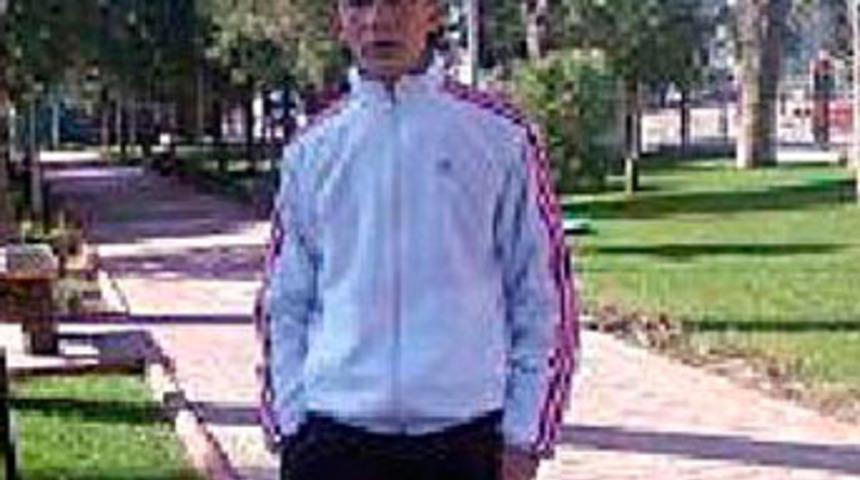 Gen&ccedil; futbolca kazada &ouml;ld&uuml;