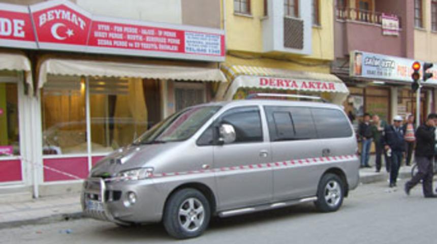 Ara&ccedil;ta tek kurşunla intihar