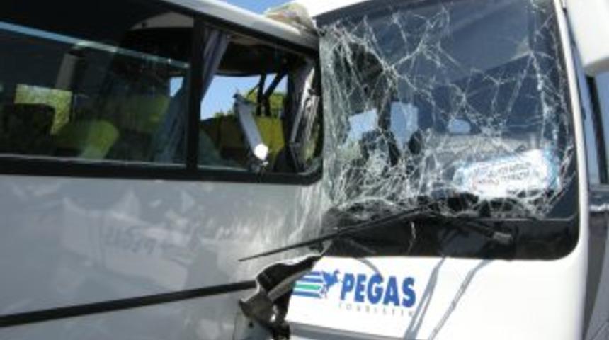 Alanya&rsquo;da kaza 23&rsquo;&uuml; turist 24 kişi yaralandı