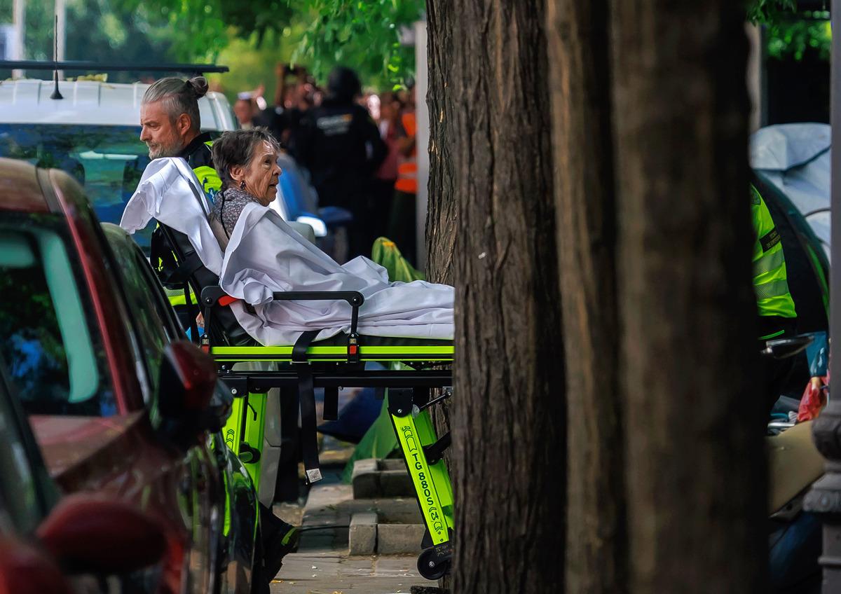 Madrid de 87 yaşındaki kadın 70 yıldır oturduğu evinden zorla çıkartıldı! İspanyollar sokaklara döküldü 2
