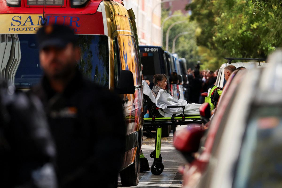 Madrid de 87 yaşındaki kadın 70 yıldır oturduğu evinden zorla çıkartıldı! İspanyollar sokaklara döküldü 1
