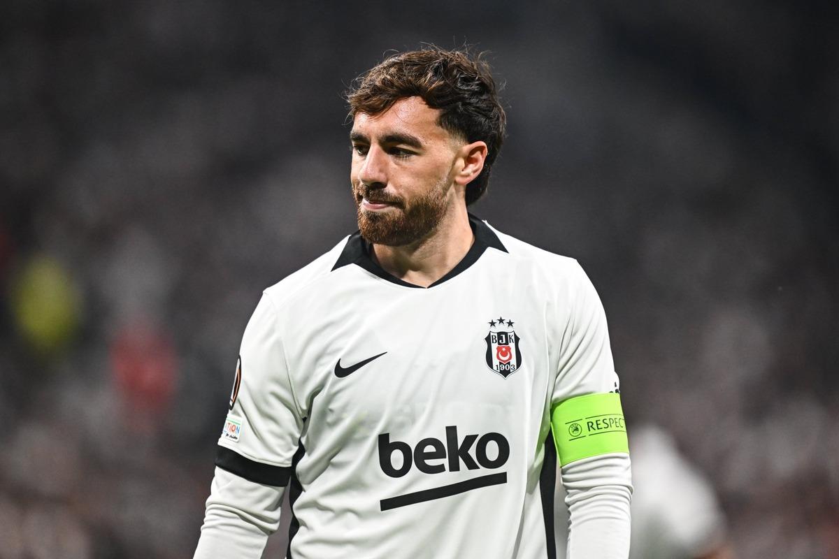 Beşiktaş ta Serdal Adalı Hapoel Beer Sheva ma&ccedil;ının stadını a&ccedil;ıkladı! 2