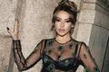 Hadise beyazlara b�r�nd�: Yeni klibinden ilk kareler