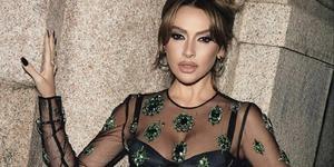 Hadise beyazlara b&uuml;r&uuml;nd&uuml;: Yeni klibinden ilk kareler
