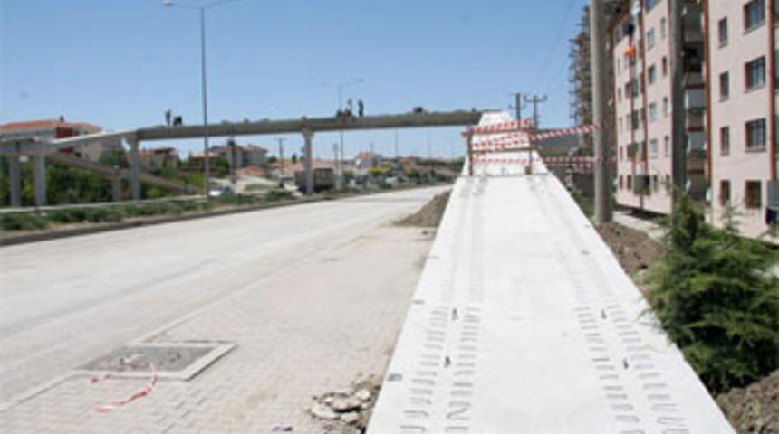 Yoldan uzun &uuml;st ge&ccedil;it!