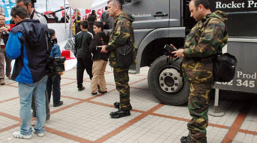 Miting alanında "kimyasal" arama