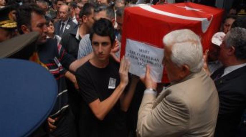 Şehit eş ve baba'ya asker selamıyla uğurlama