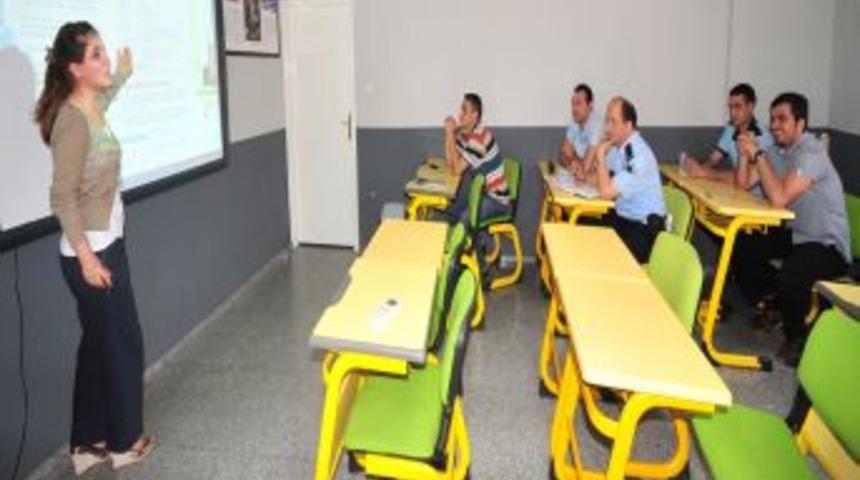 Emniyet mensupları EYOF i&ccedil;in İngilizce &ouml;ğreniyor