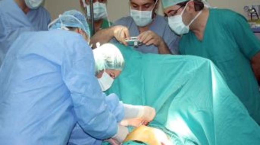 G&ouml;ğ&uuml;s deformasyonuna kansız operasyon