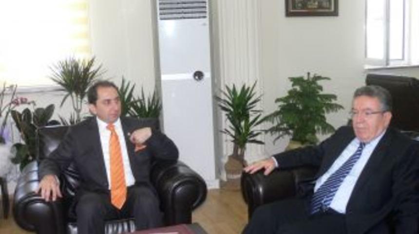 Y&Ouml;K Başkanı &Ouml;zcan, Hitit &Uuml;niversitesi'nin eski rekt&ouml;r&uuml;ne kırık not verdi