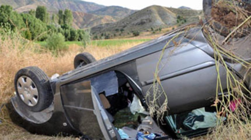 Otomobil k&ouml;pr&uuml; bariyerlerine &ccedil;arptı